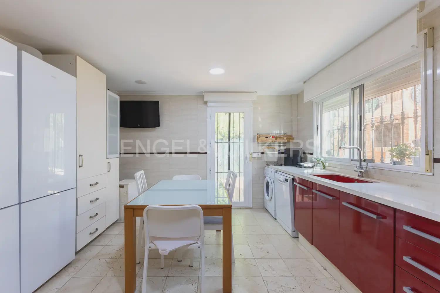 Chalet de 4 habitaciones en Oropesa  en venta con piscina garaje - 547.000 € (Ref: 9898102)