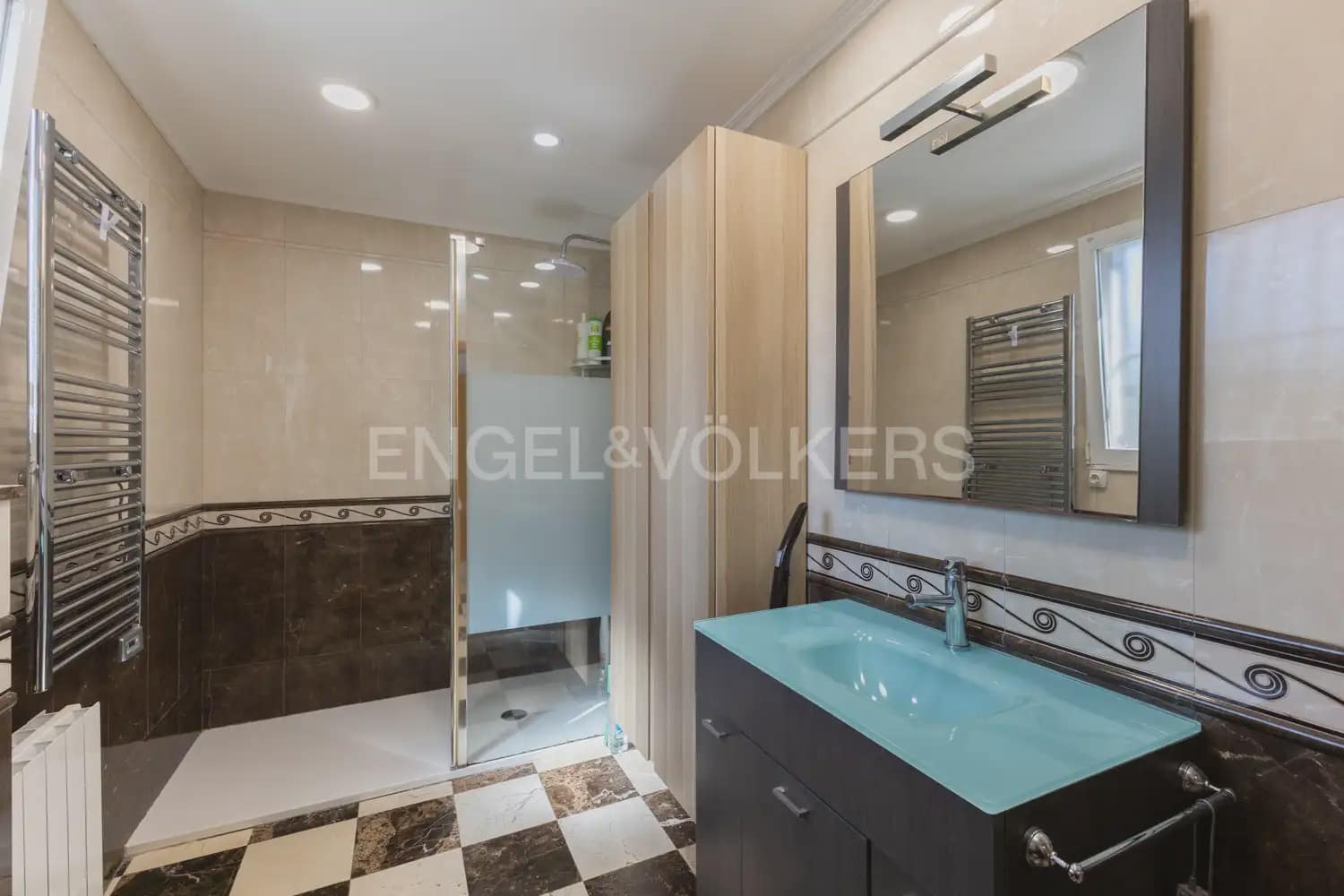 Chalet de 4 habitaciones en Oropesa  en venta con piscina garaje - 547.000 € (Ref: 9898102)