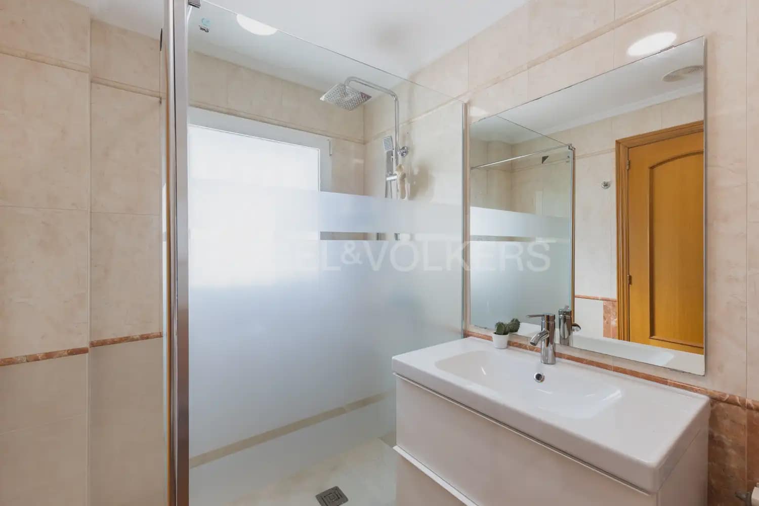 Chalet de 4 habitaciones en Oropesa  en venta con piscina garaje - 547.000 € (Ref: 9898102)