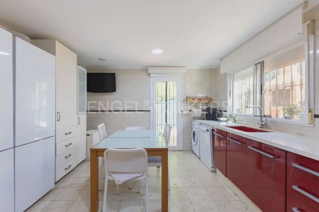 Chalet de 4 habitaciones en Oropesa  en venta con piscina garaje - 547.000 € (Ref: 9898102)