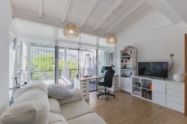 Chalet de 4 habitaciones en Oropesa  en venta con piscina garaje - 547.000 € (Ref: 9898102)