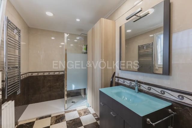 Chalet de 4 habitaciones en Oropesa  en venta con piscina garaje - 547.000 € (Ref: 9898102)