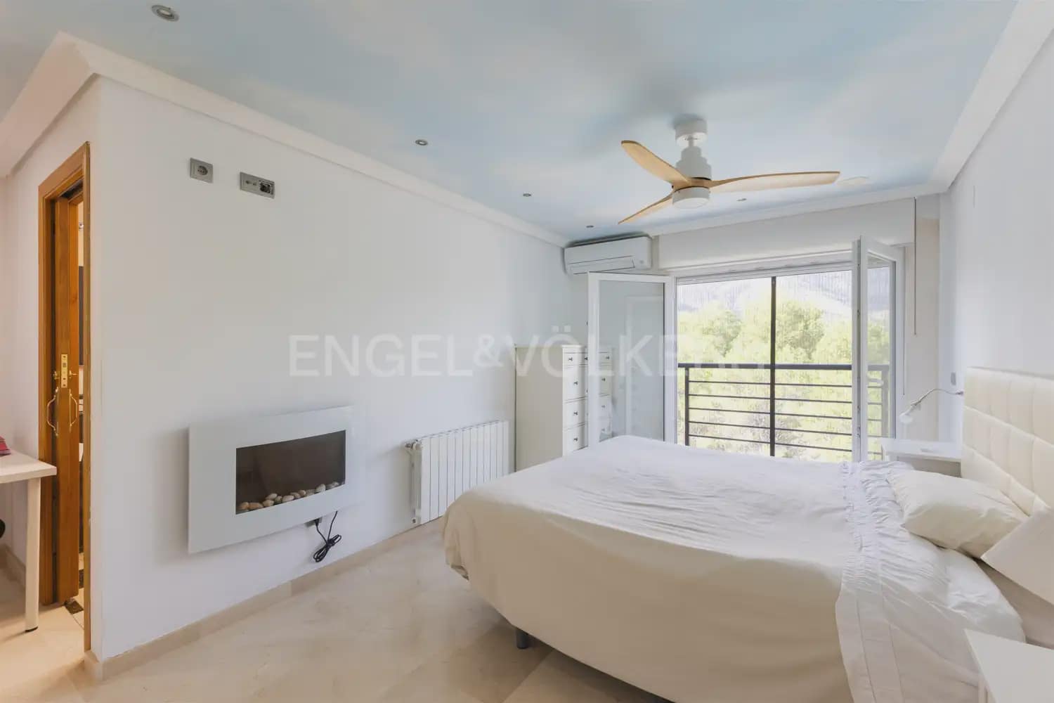Chalet de 4 habitaciones en Oropesa  en venta con piscina garaje - 547.000 € (Ref: 9898102)