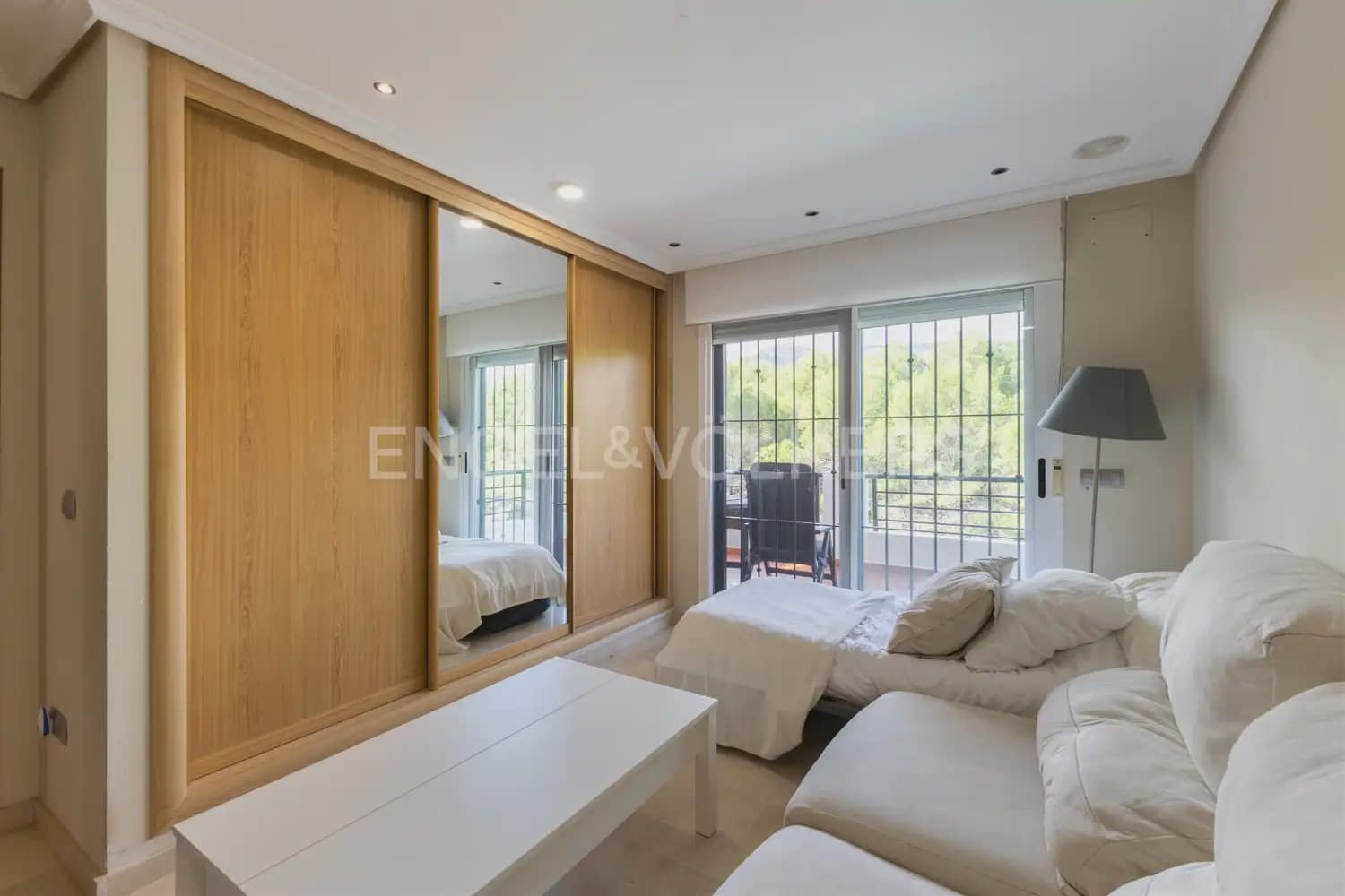 Chalet de 4 habitaciones en Oropesa  en venta con piscina garaje - 547.000 € (Ref: 9898102)
