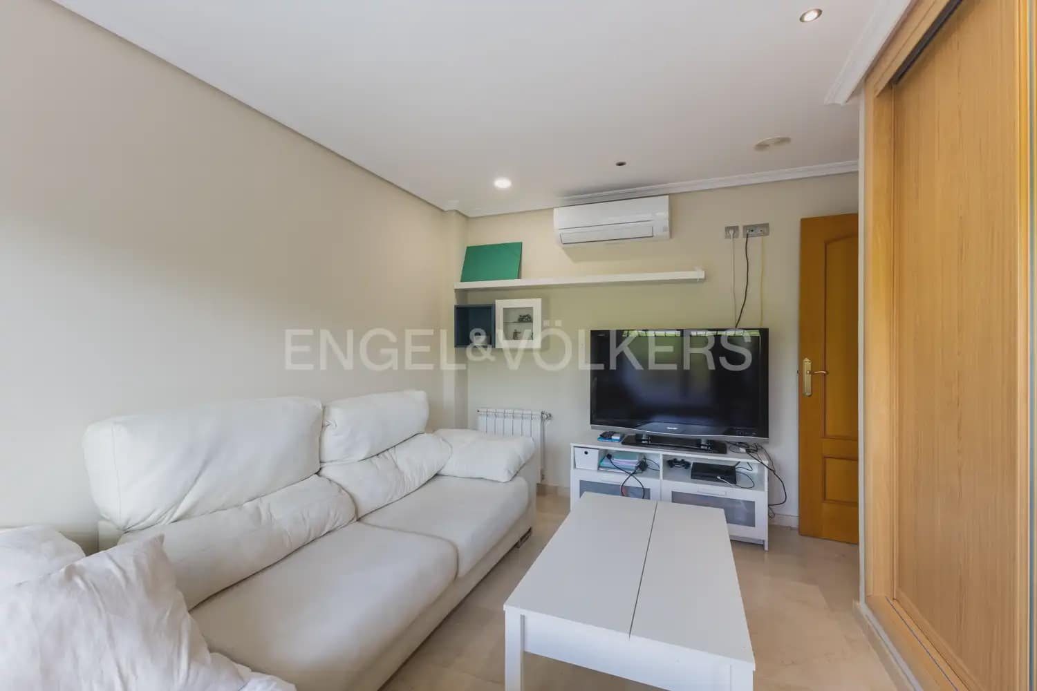 Chalet de 4 habitaciones en Oropesa  en venta con piscina garaje - 547.000 € (Ref: 9898102)