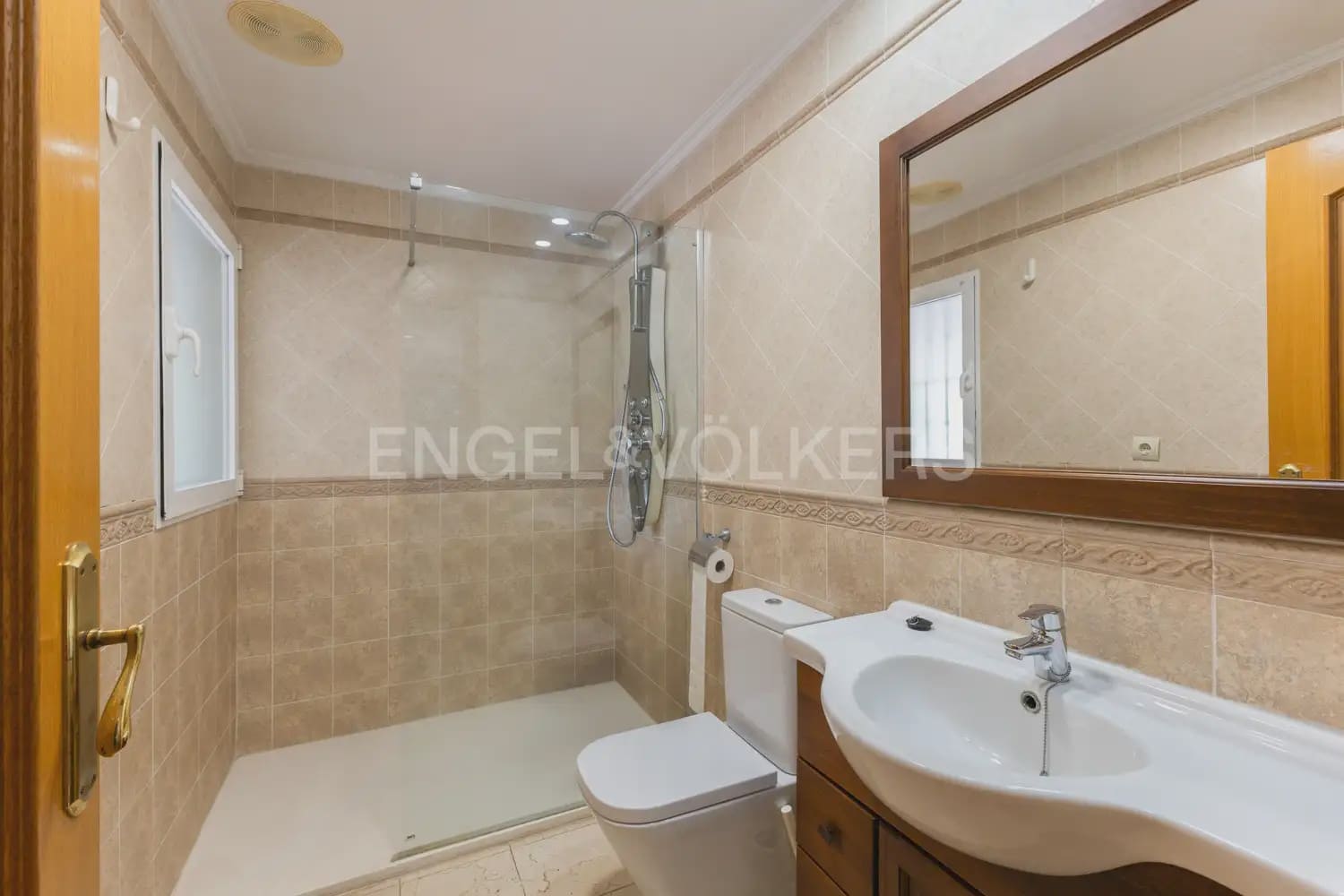 Chalet de 4 habitaciones en Oropesa  en venta con piscina garaje - 547.000 € (Ref: 9898102)