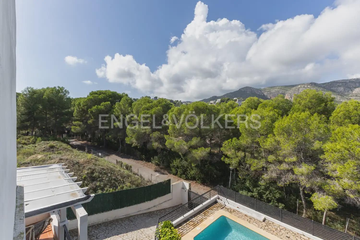 Chalet de 4 habitaciones en Oropesa  en venta con piscina garaje - 547.000 € (Ref: 9898102)