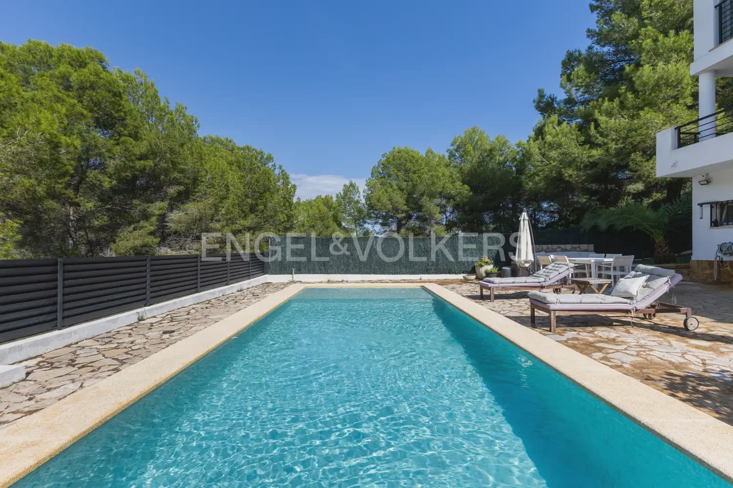 Chalet de 4 habitaciones en Oropesa  en venta con piscina garaje - 547.000 € (Ref: 9898102)