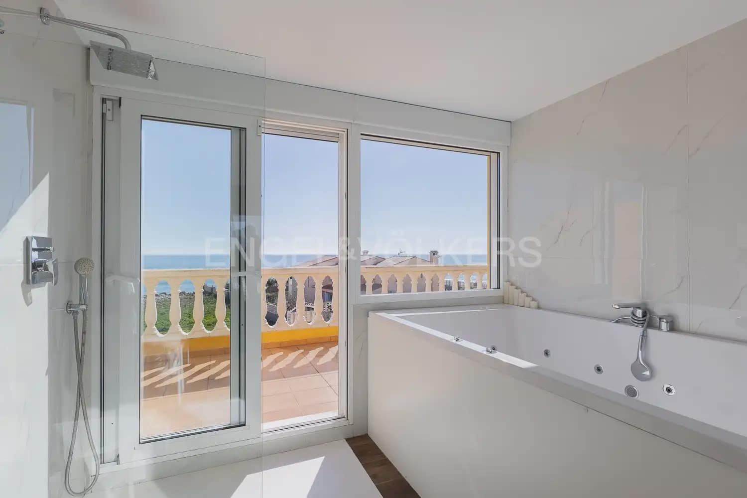 4 bedroom Terraced Villa for rent in Cullera with pool garage - € 4,500 (Ref: 9898108)