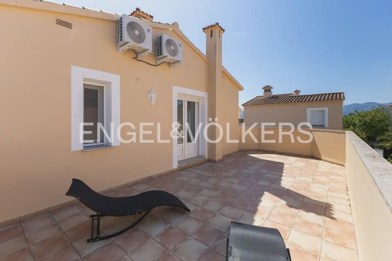 2 bedroom Terraced Villa for rent in Oliva with pool - € 1,500 (Ref: 9898110)