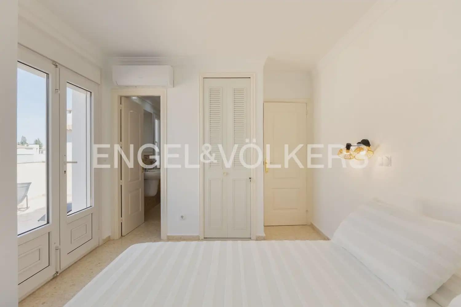 2 bedroom Terraced Villa for rent in Oliva with pool - € 1,500 (Ref: 9898110)