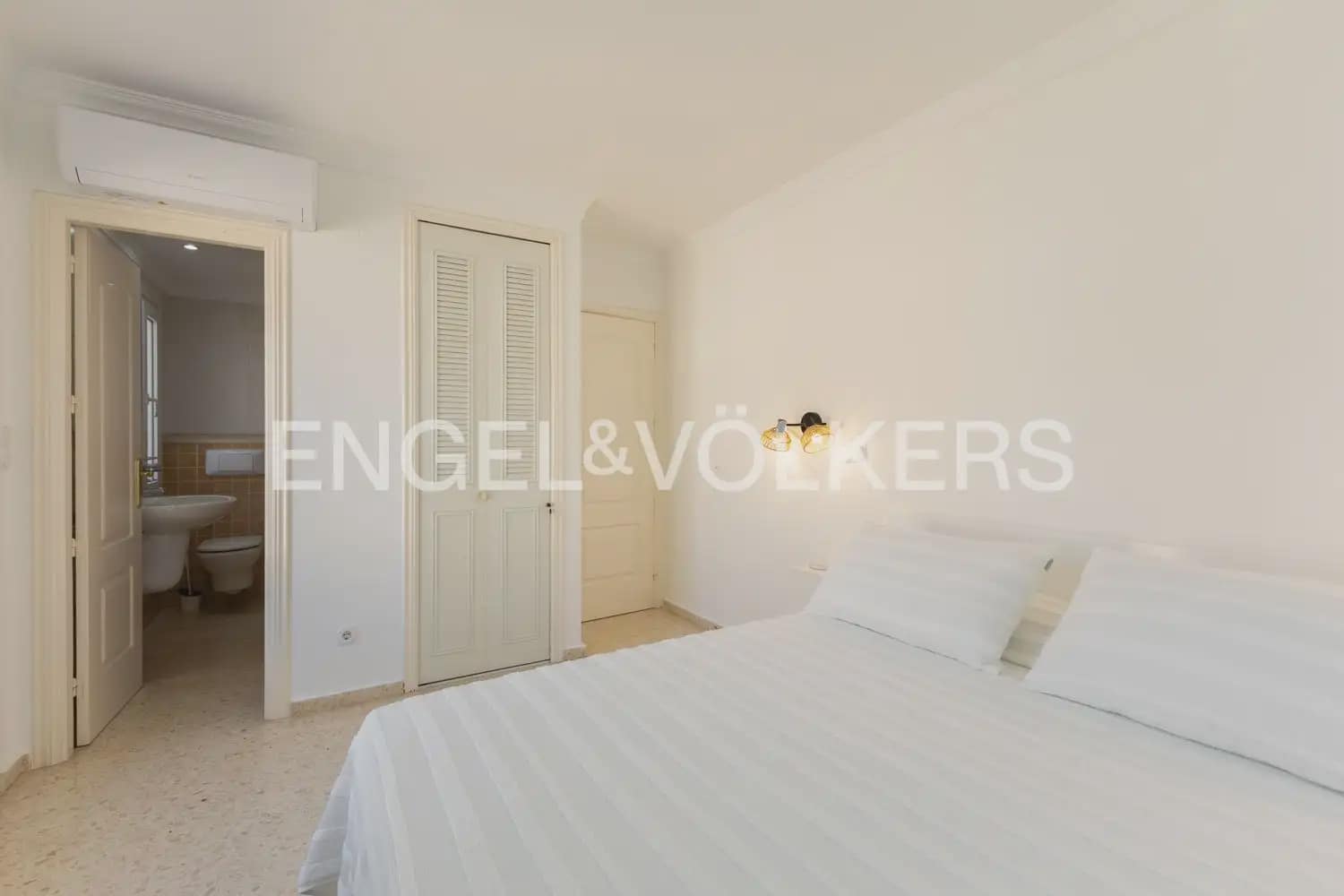2 bedroom Terraced Villa for rent in Oliva with pool - € 1,500 (Ref: 9898110)