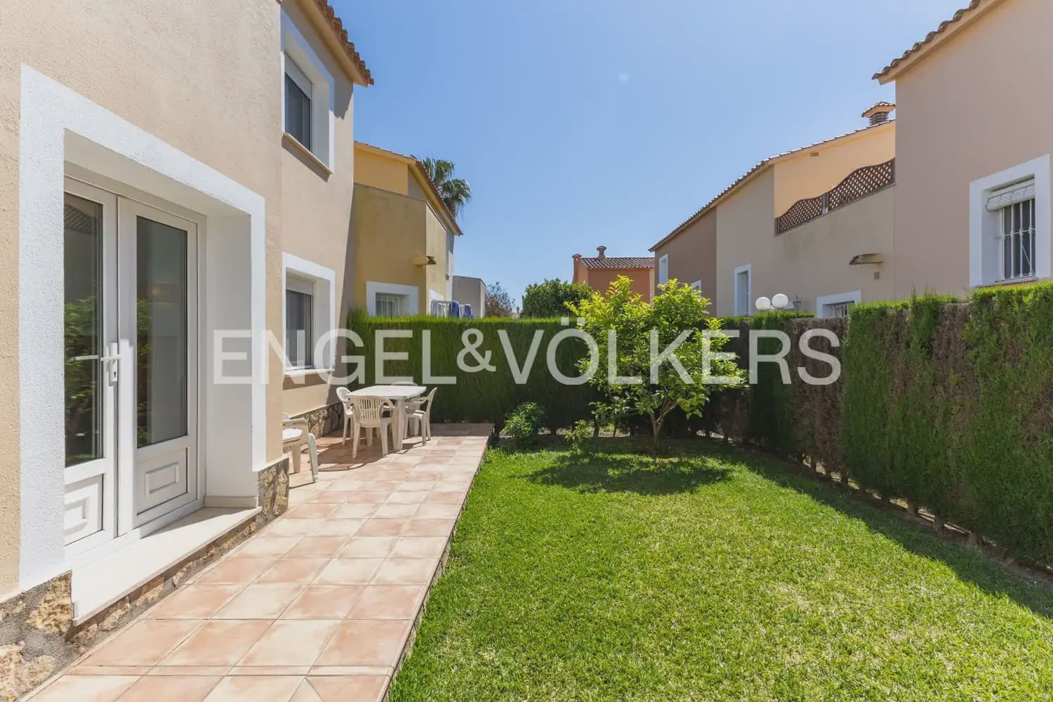 2 bedroom Terraced Villa for rent in Oliva with pool - € 1,500 (Ref: 9898110)