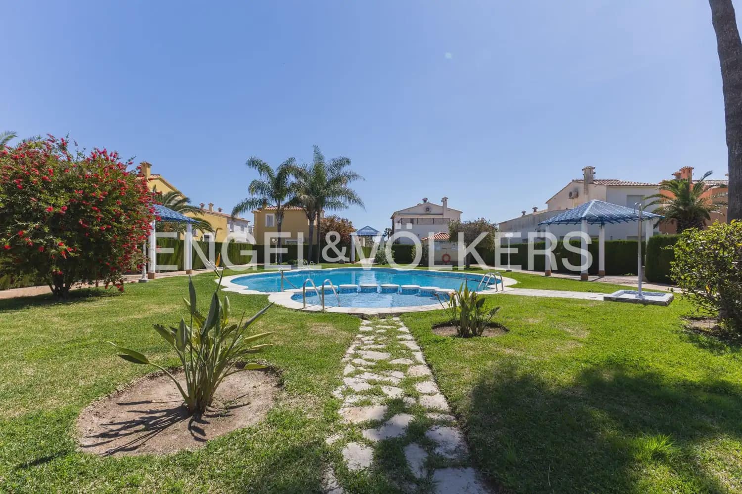 2 bedroom Terraced Villa for rent in Oliva with pool - € 1,500 (Ref: 9898110)