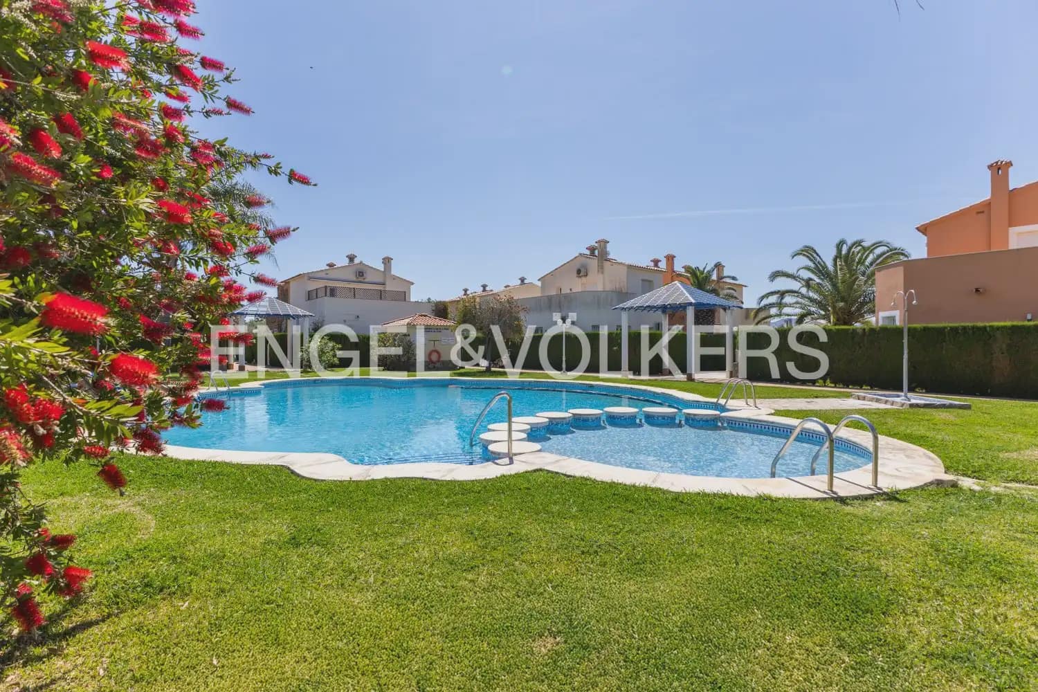 2 bedroom Terraced Villa for rent in Oliva with pool - € 1,500 (Ref: 9898110)