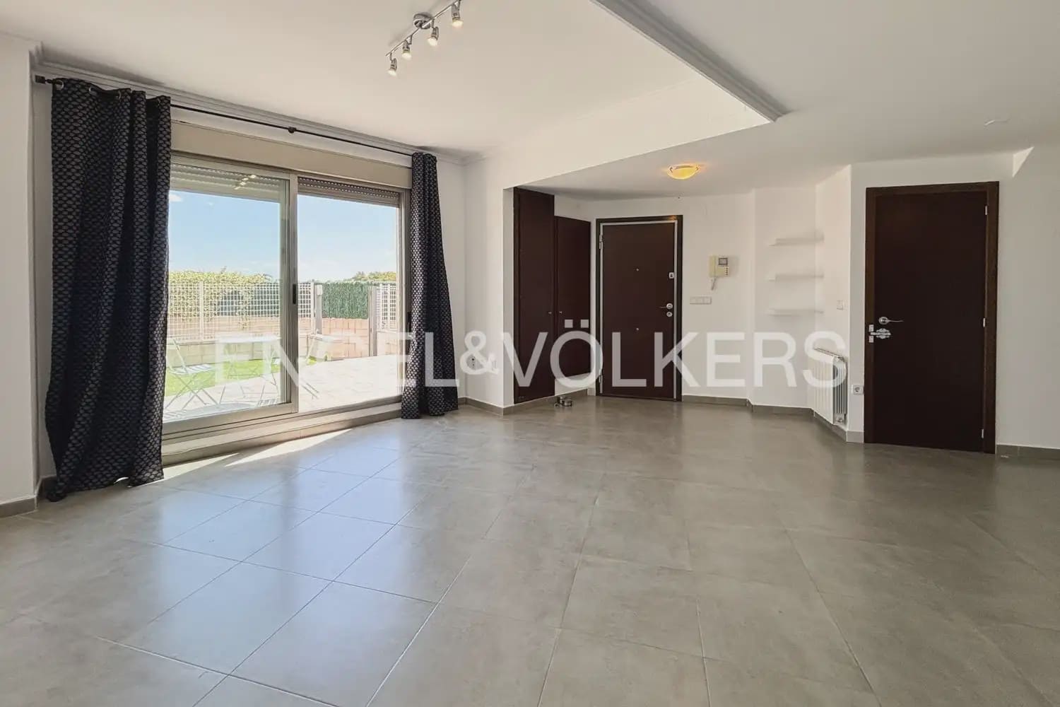 3 slaapkamer Rijtjeshuis te huur in Betera met zwembad garage - € 2.300 (Ref: 9898111)