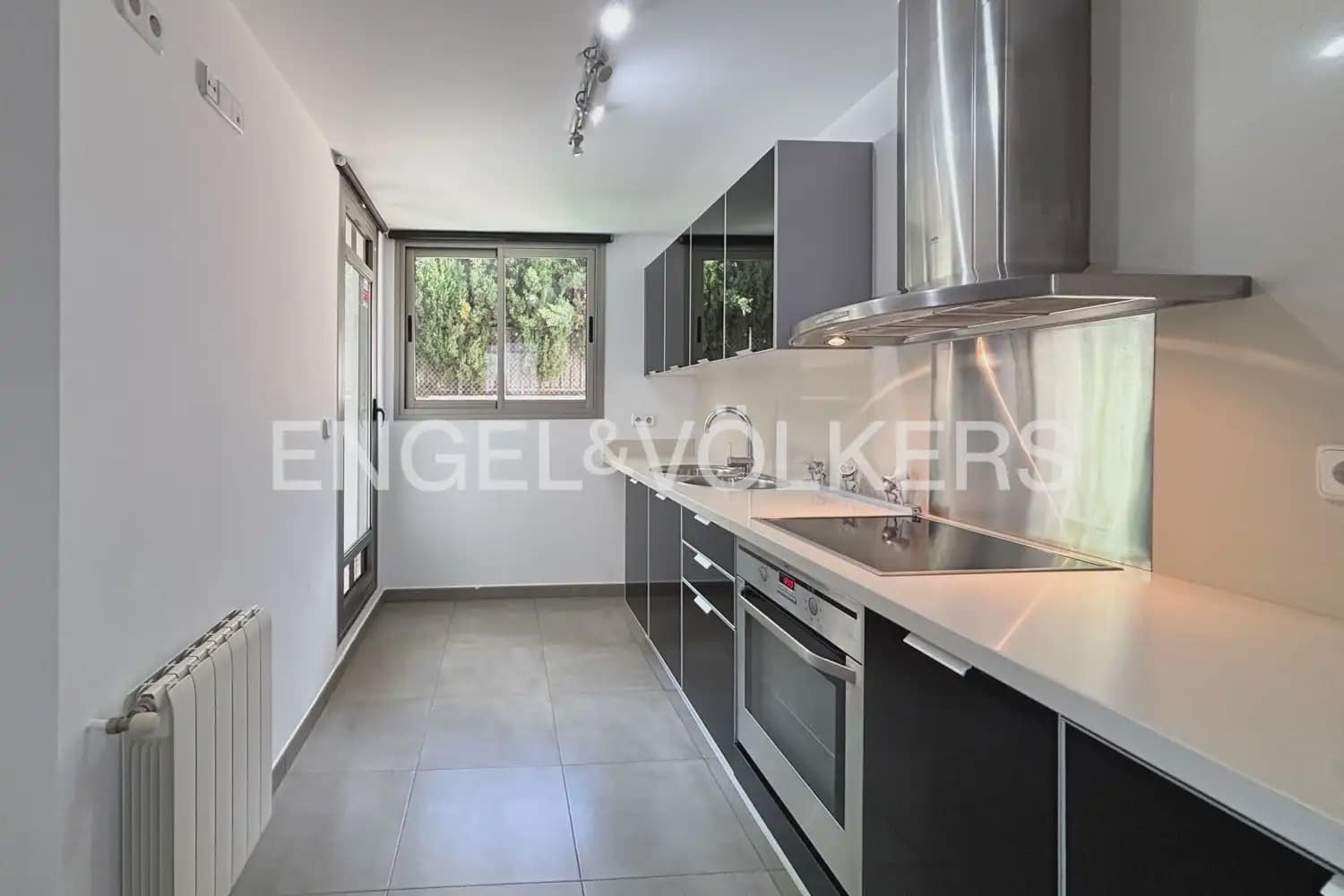 3 slaapkamer Rijtjeshuis te huur in Betera met zwembad garage - € 2.300 (Ref: 9898111)