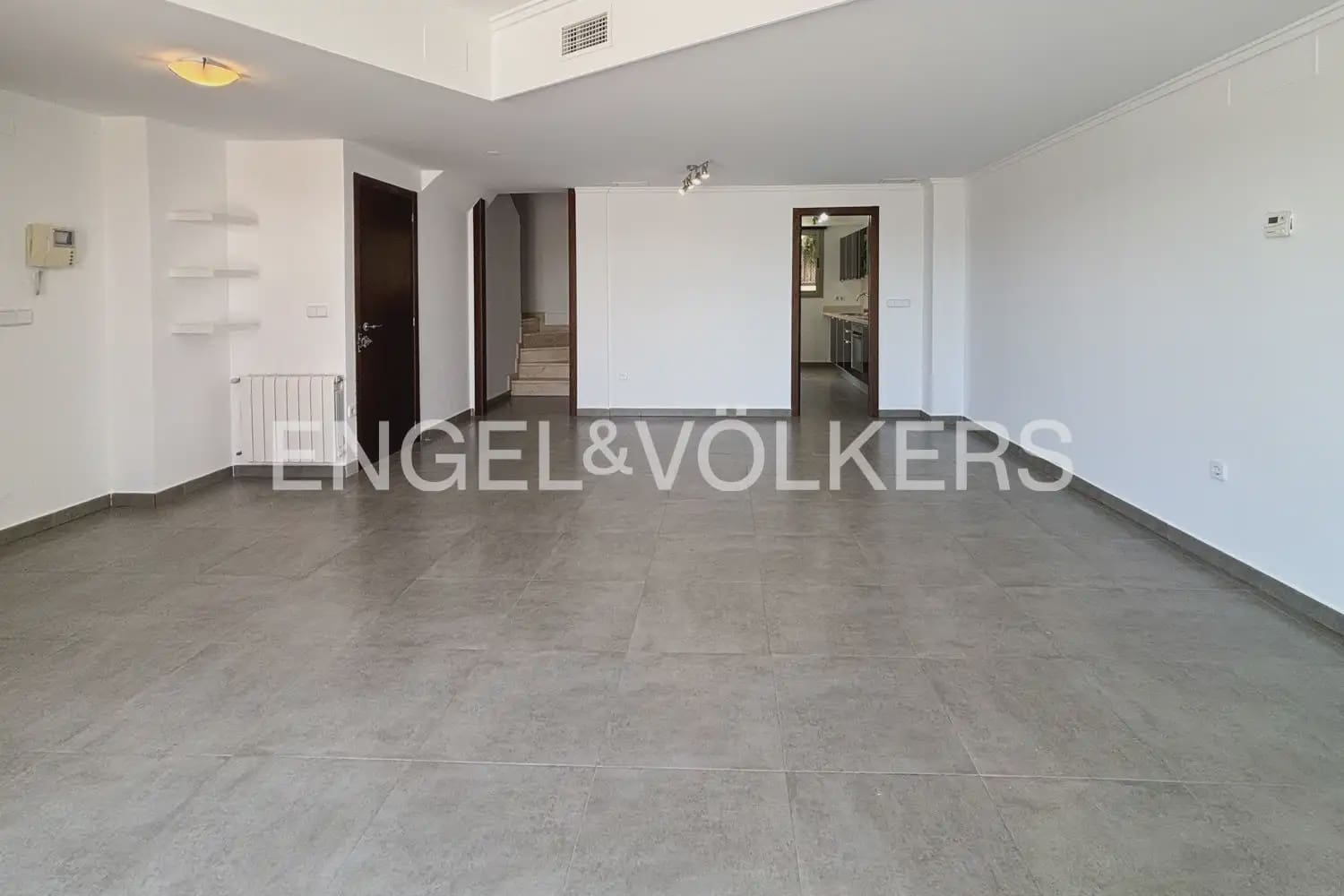 3 slaapkamer Rijtjeshuis te huur in Betera met zwembad garage - € 2.300 (Ref: 9898111)