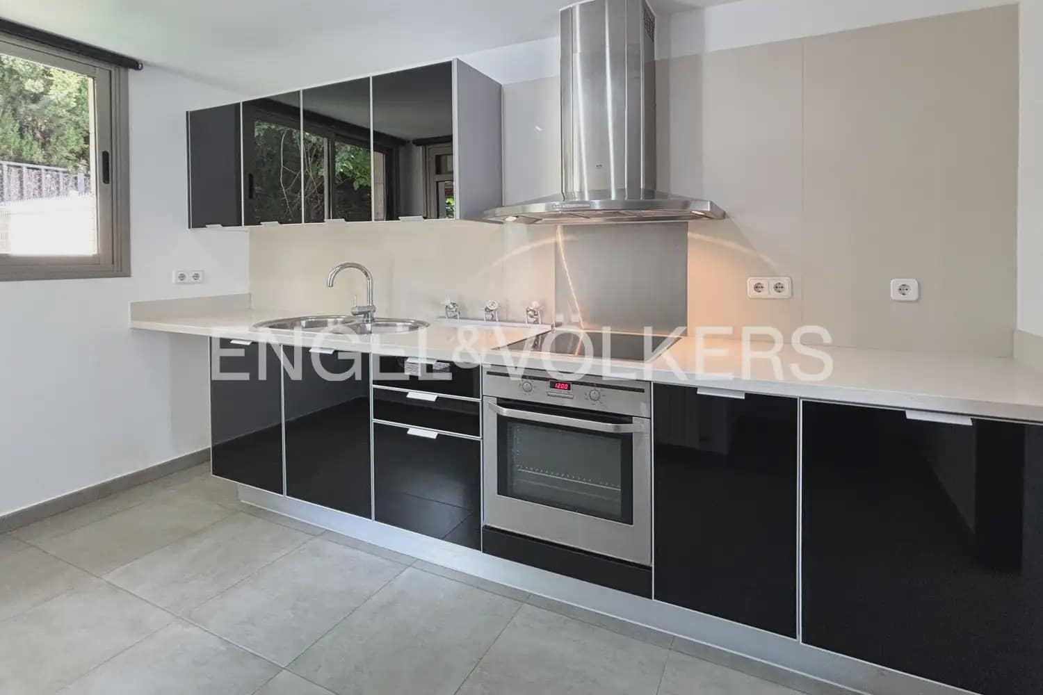 3 slaapkamer Rijtjeshuis te huur in Betera met zwembad garage - € 2.300 (Ref: 9898111)