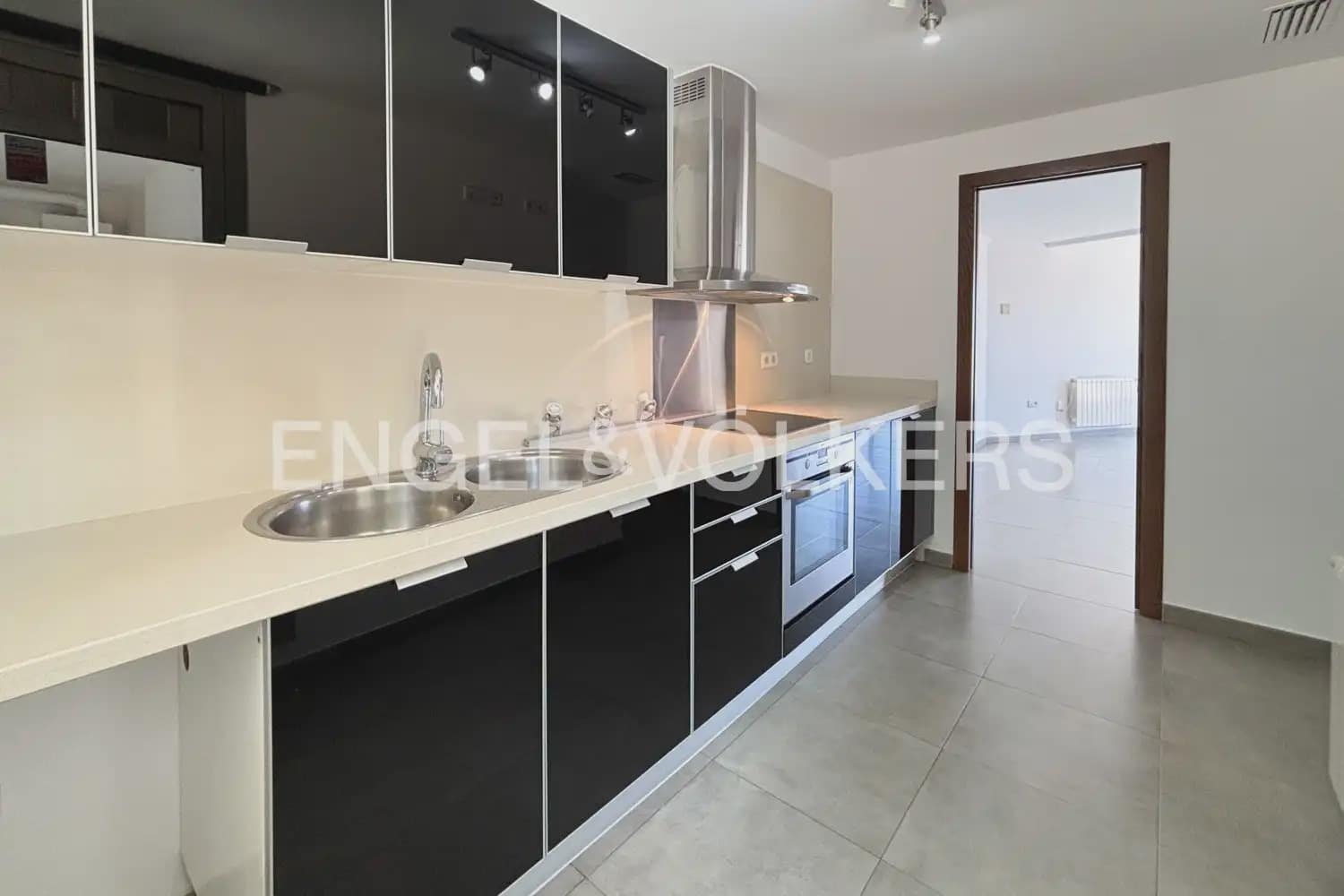3 slaapkamer Rijtjeshuis te huur in Betera met zwembad garage - € 2.300 (Ref: 9898111)