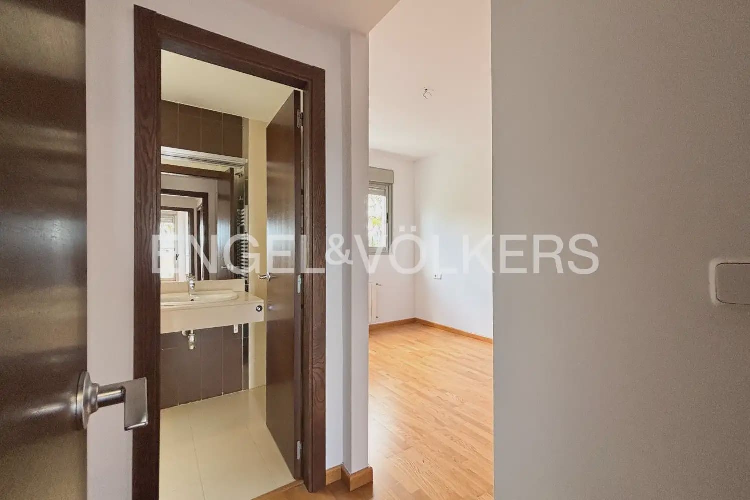 3 slaapkamer Rijtjeshuis te huur in Betera met zwembad garage - € 2.300 (Ref: 9898111)
