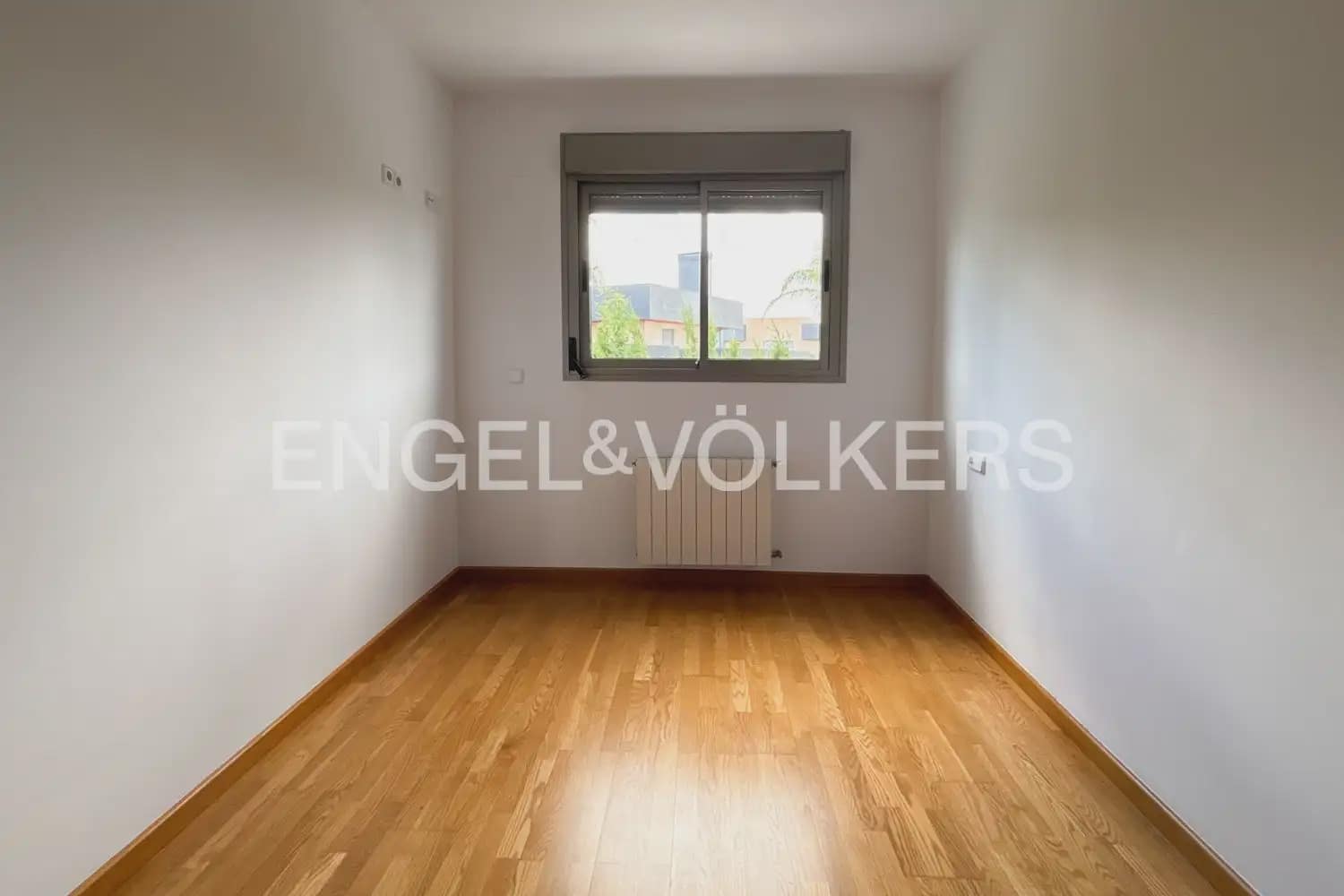 3 slaapkamer Rijtjeshuis te huur in Betera met zwembad garage - € 2.300 (Ref: 9898111)