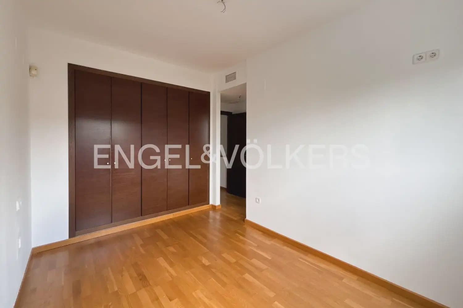 3 slaapkamer Rijtjeshuis te huur in Betera met zwembad garage - € 2.300 (Ref: 9898111)