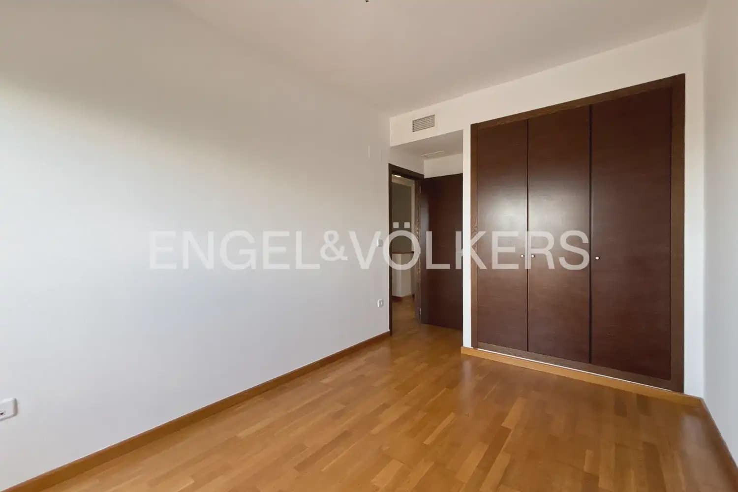 3 slaapkamer Rijtjeshuis te huur in Betera met zwembad garage - € 2.300 (Ref: 9898111)