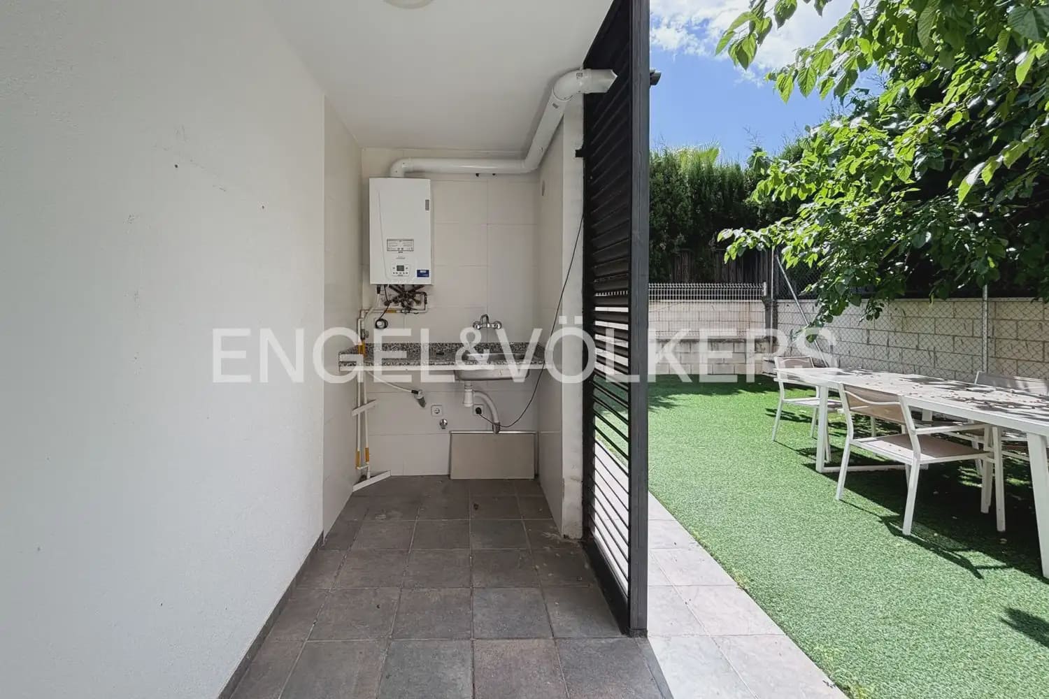 3 slaapkamer Rijtjeshuis te huur in Betera met zwembad garage - € 2.300 (Ref: 9898111)