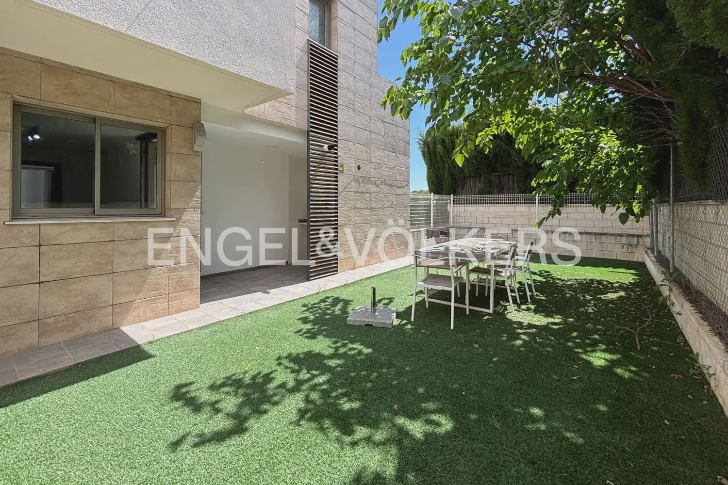 3 slaapkamer Rijtjeshuis te huur in Betera met zwembad garage - € 2.300 (Ref: 9898111)