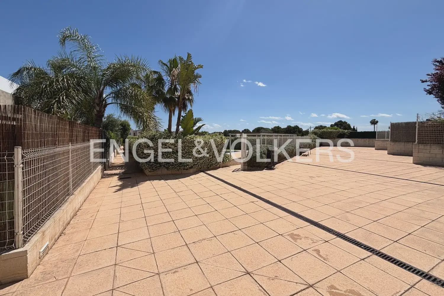 3 slaapkamer Rijtjeshuis te huur in Betera met zwembad garage - € 2.300 (Ref: 9898111)