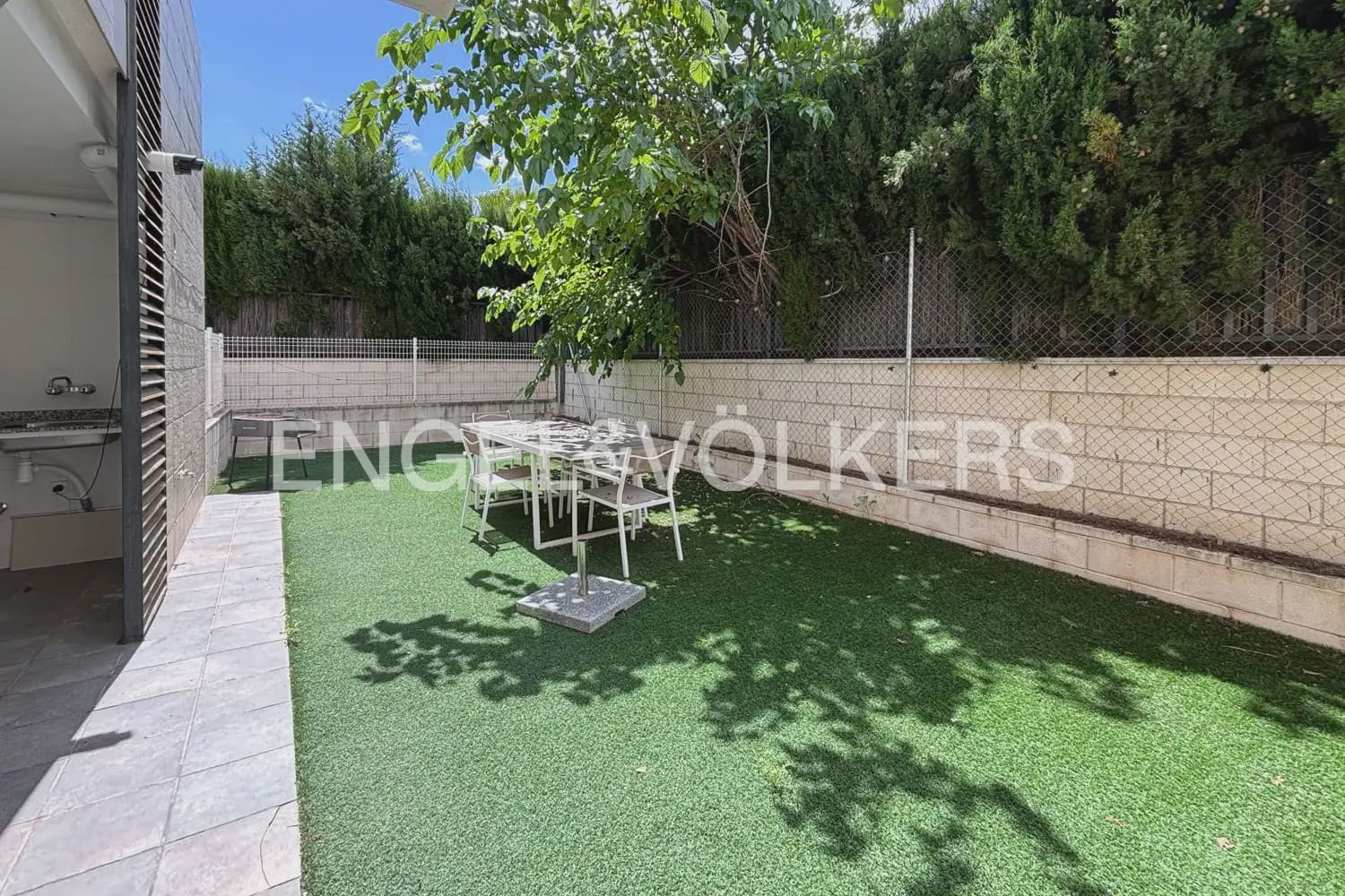 3 slaapkamer Rijtjeshuis te huur in Betera met zwembad garage - € 2.300 (Ref: 9898111)