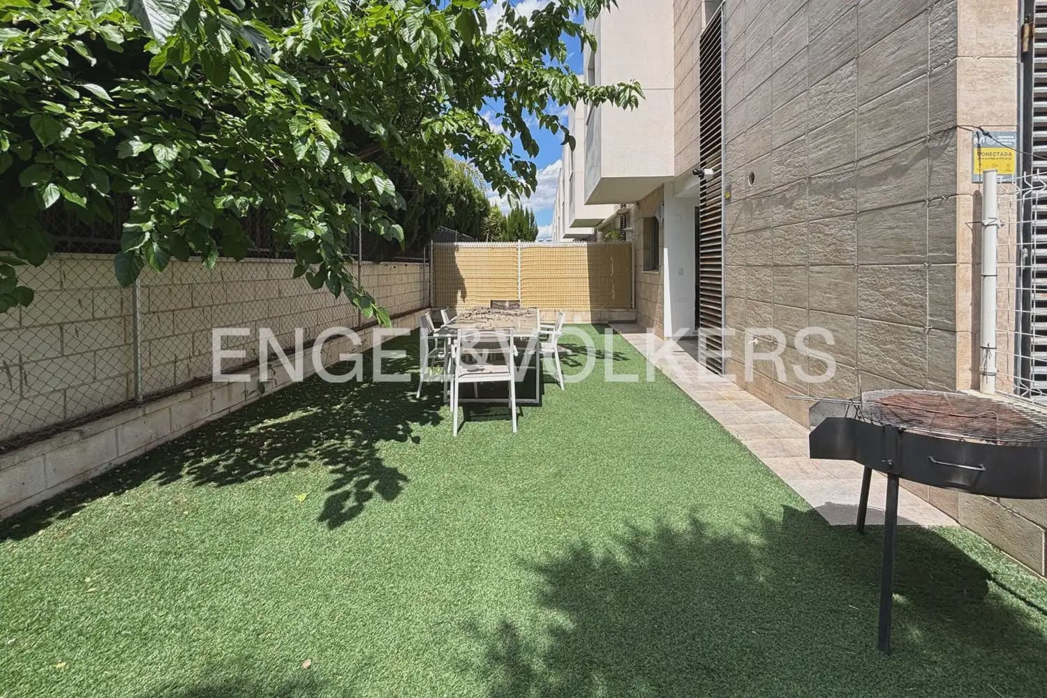 3 slaapkamer Rijtjeshuis te huur in Betera met zwembad garage - € 2.300 (Ref: 9898111)