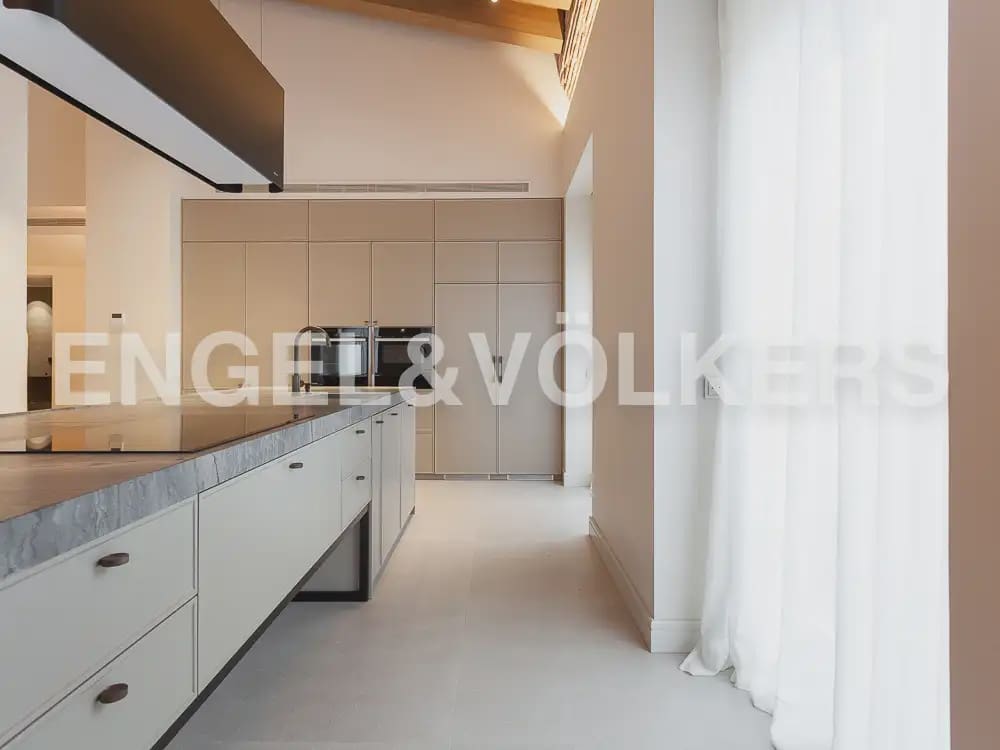 4 slaapkamer Penthouse te huur in Valencia stad - € 10.000 (Ref: 9898113)