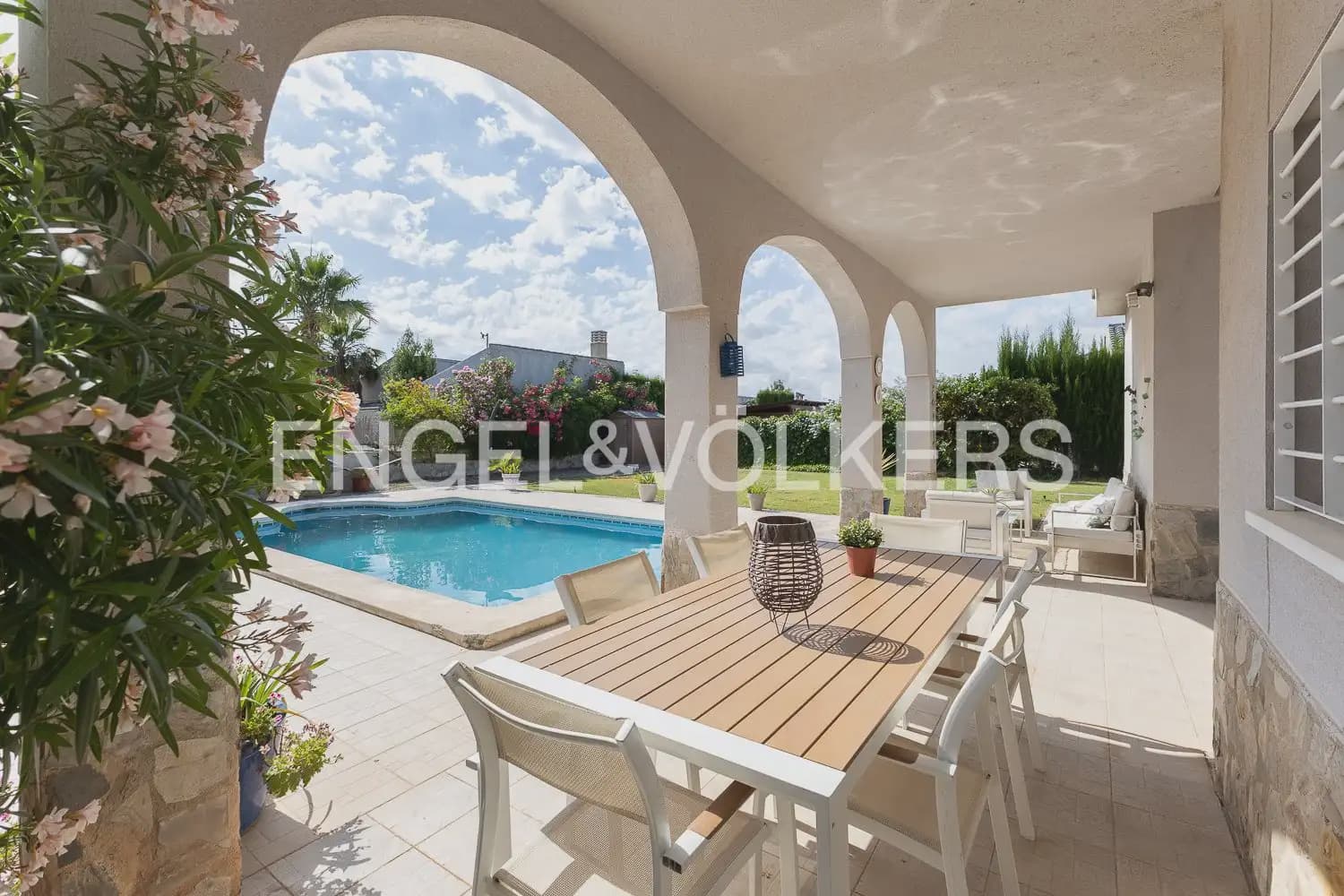 3 bedroom Villa for rent in Olocau with pool garage - € 1,850 (Ref: 9898114)