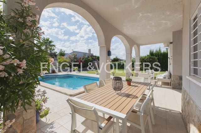 3 bedroom Villa for rent in Olocau with pool garage - € 1,850 (Ref: 9898114)