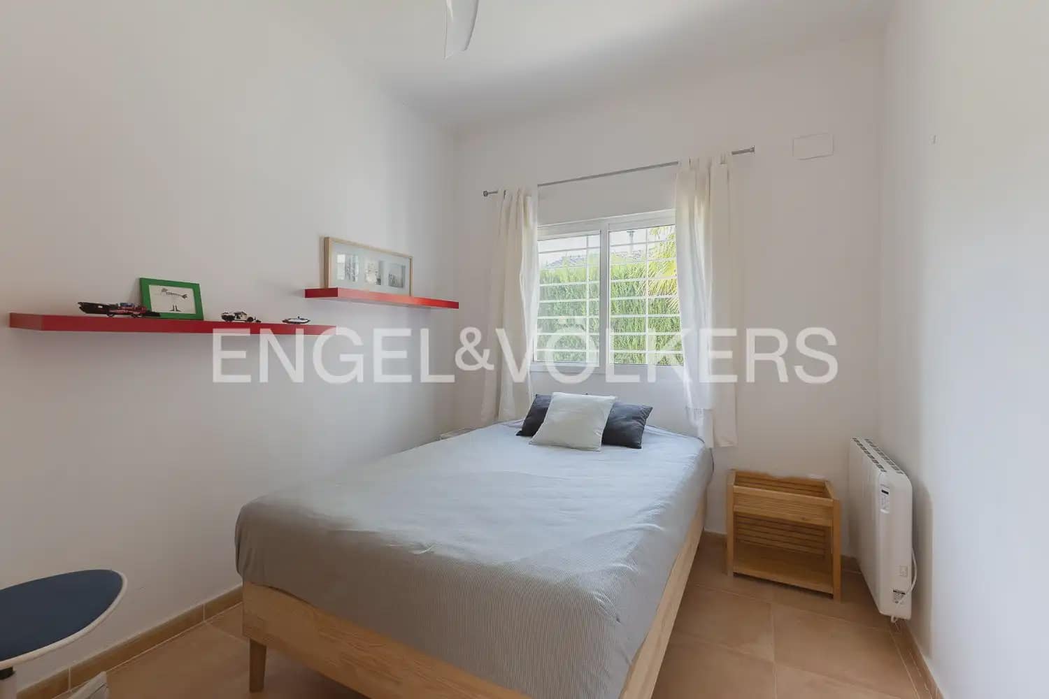3 bedroom Villa for rent in Olocau with pool garage - € 1,850 (Ref: 9898114)