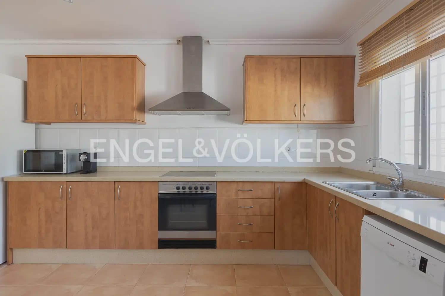 3 bedroom Villa for rent in Olocau with pool garage - € 1,850 (Ref: 9898114)