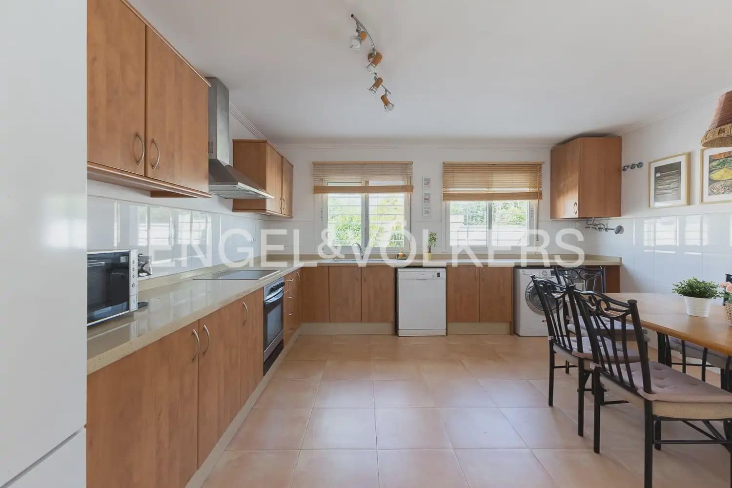 3 bedroom Villa for rent in Olocau with pool garage - € 1,850 (Ref: 9898114)