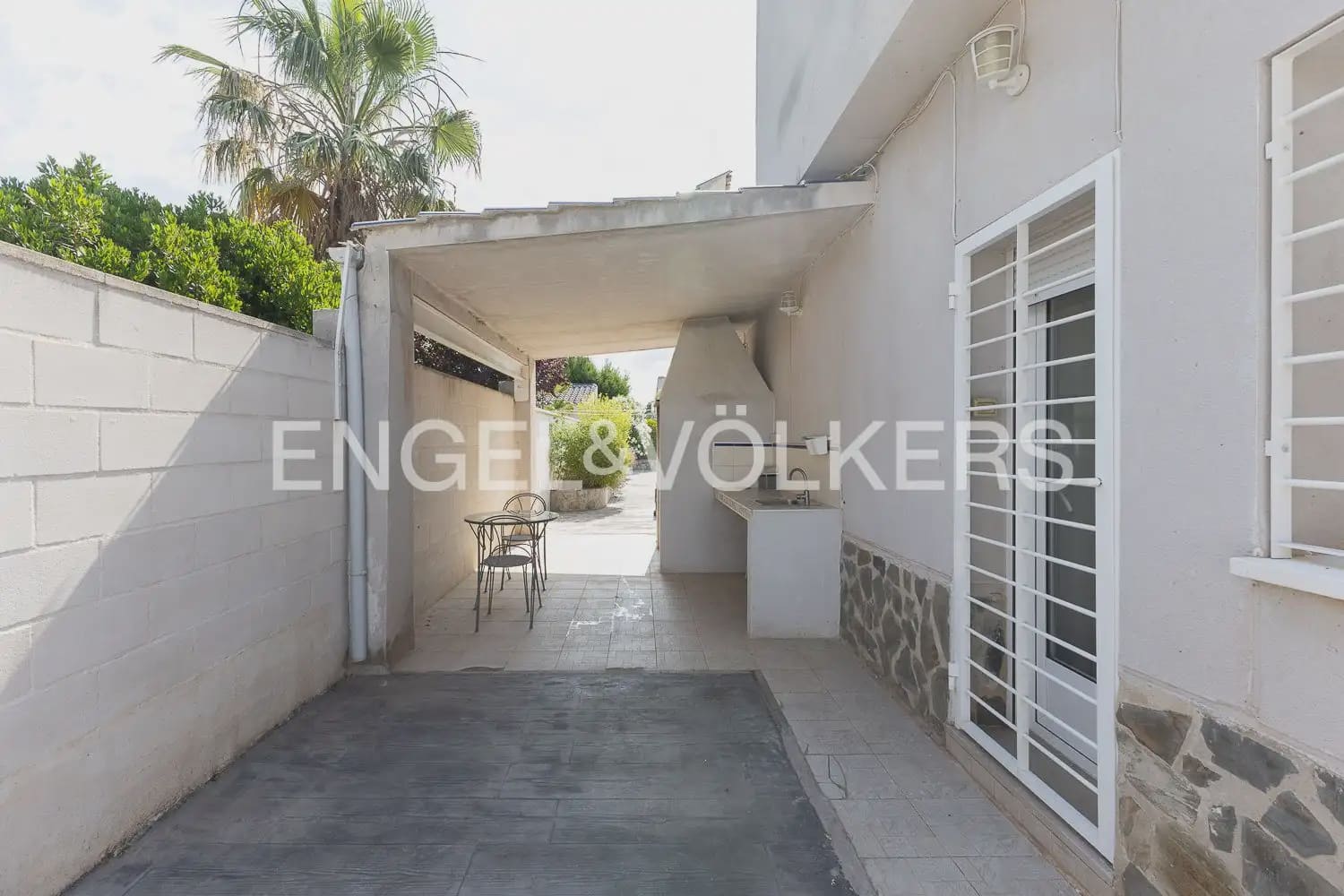 3 bedroom Villa for rent in Olocau with pool garage - € 1,850 (Ref: 9898114)