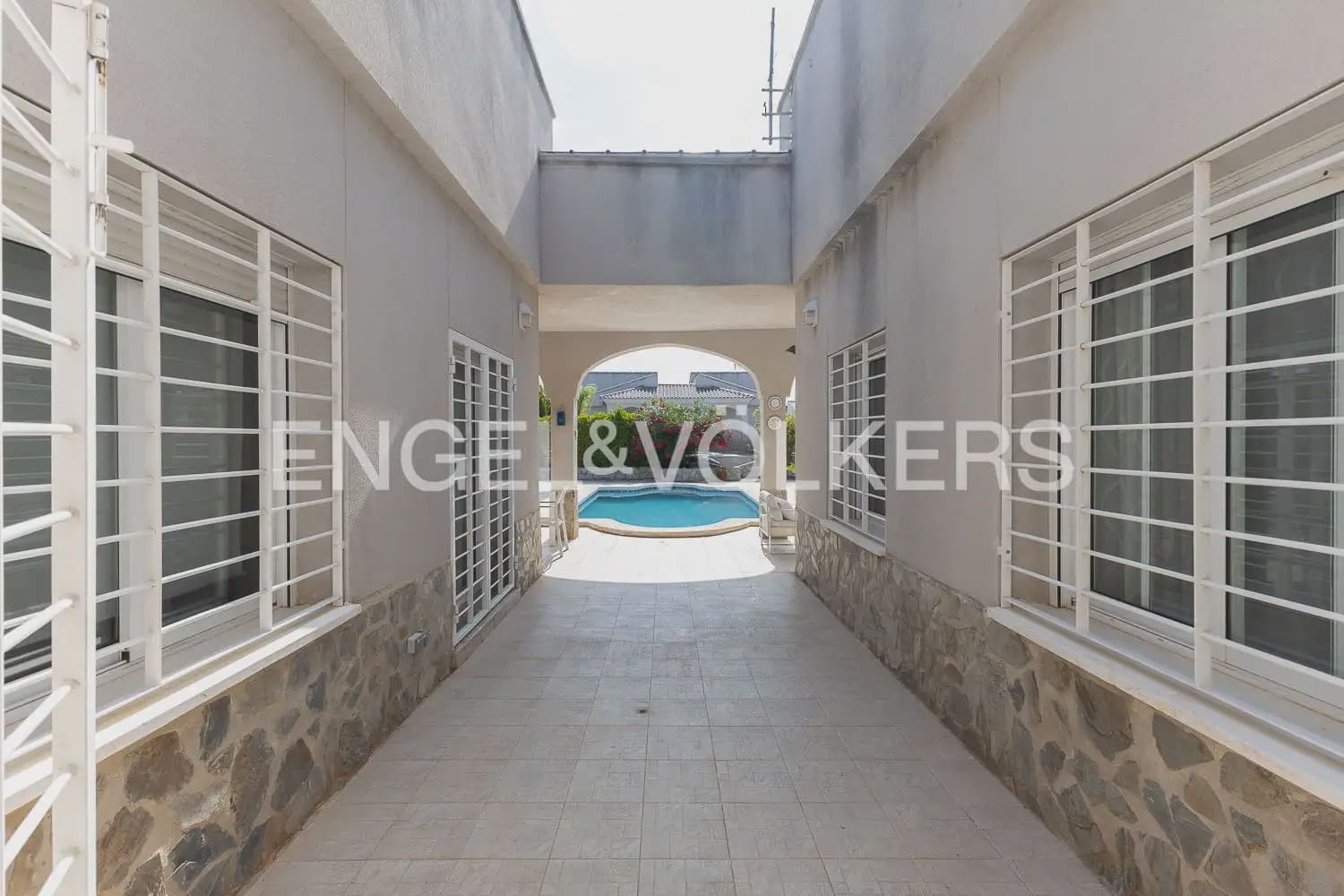 3 bedroom Villa for rent in Olocau with pool garage - € 1,850 (Ref: 9898114)