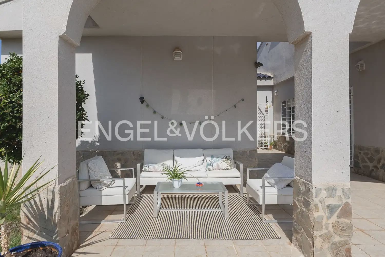 3 bedroom Villa for rent in Olocau with pool garage - € 1,850 (Ref: 9898114)