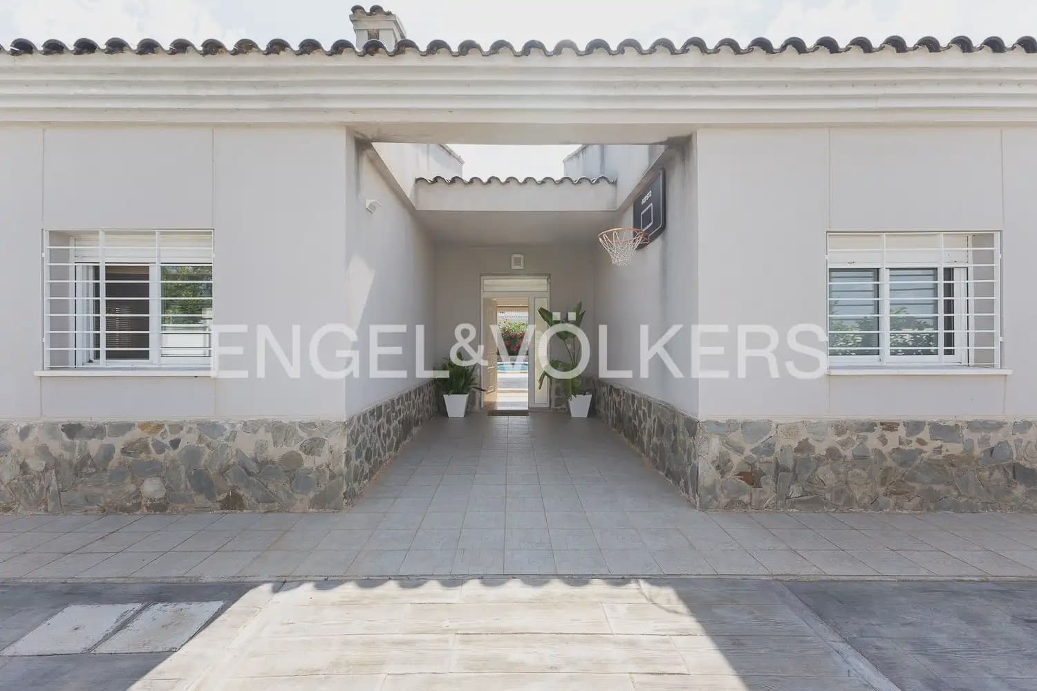 3 bedroom Villa for rent in Olocau with pool garage - € 1,850 (Ref: 9898114)