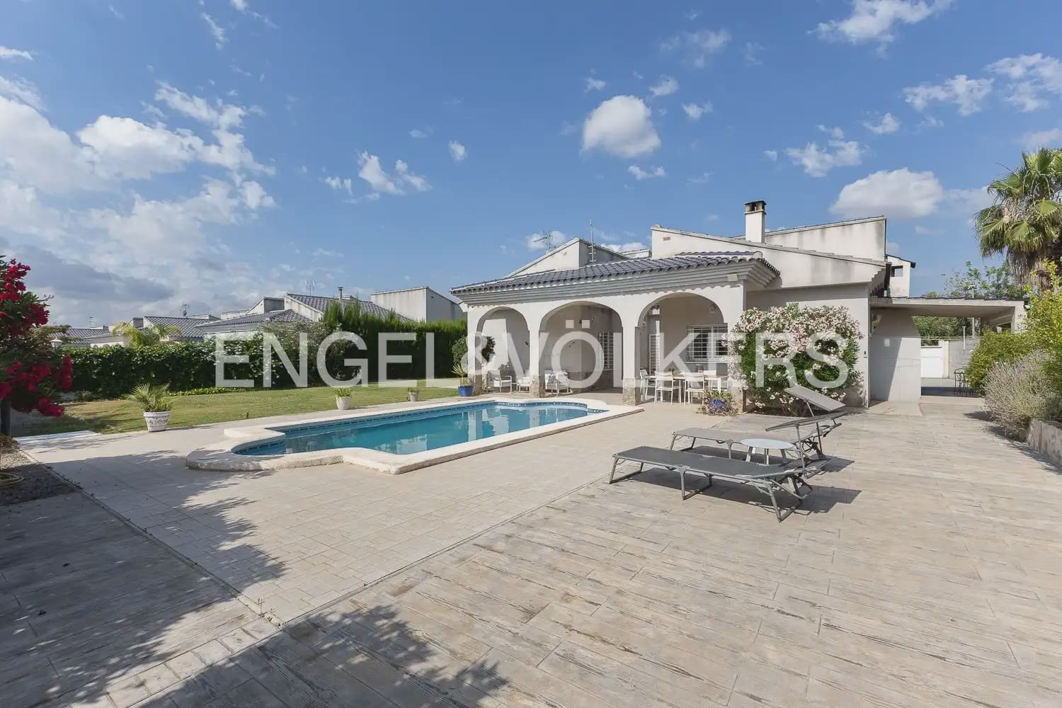 3 bedroom Villa for rent in Olocau with pool garage - € 1,850 (Ref: 9898114)