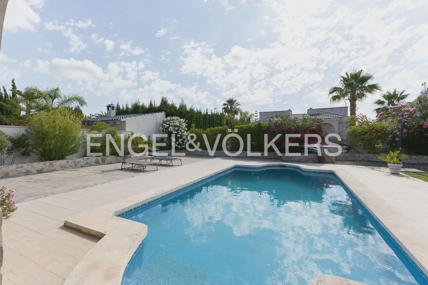 3 bedroom Villa for rent in Olocau with pool garage - € 1,850 (Ref: 9898114)