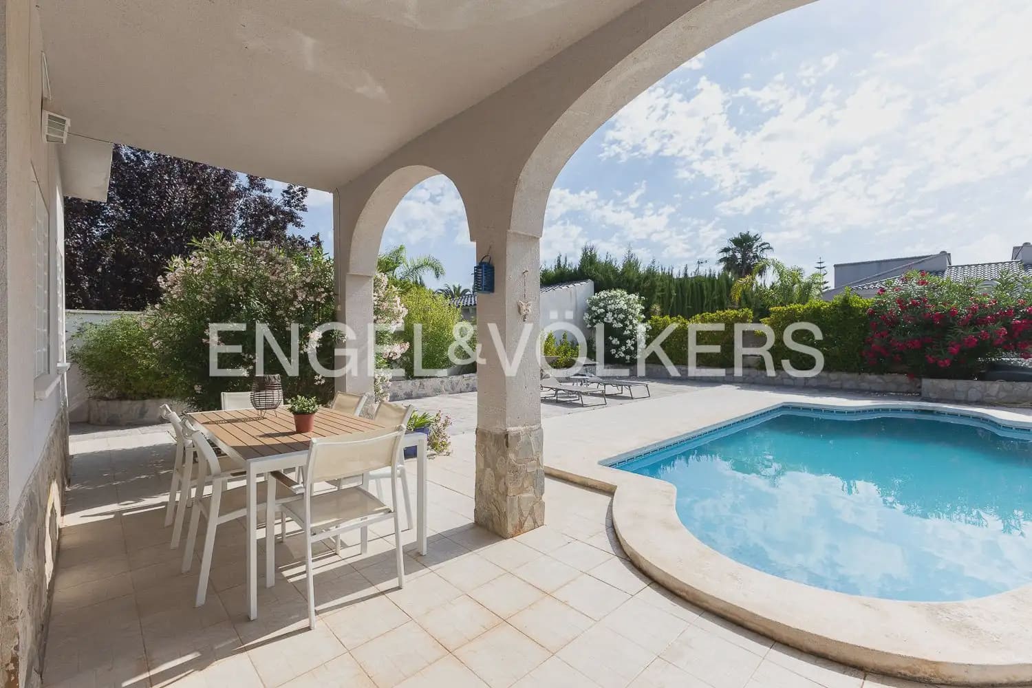 3 bedroom Villa for rent in Olocau with pool garage - € 1,850 (Ref: 9898114)