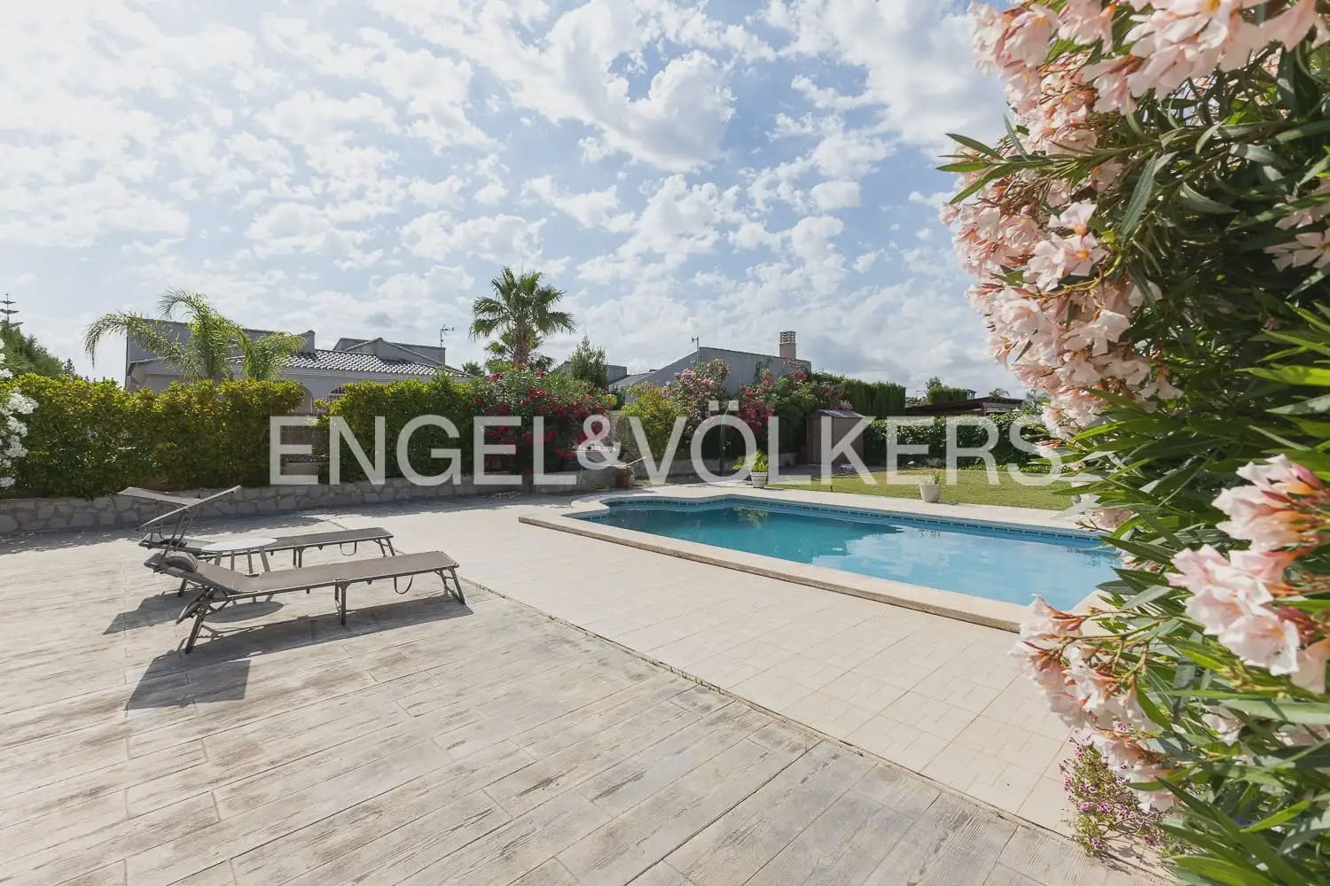 3 bedroom Villa for rent in Olocau with pool garage - € 1,850 (Ref: 9898114)