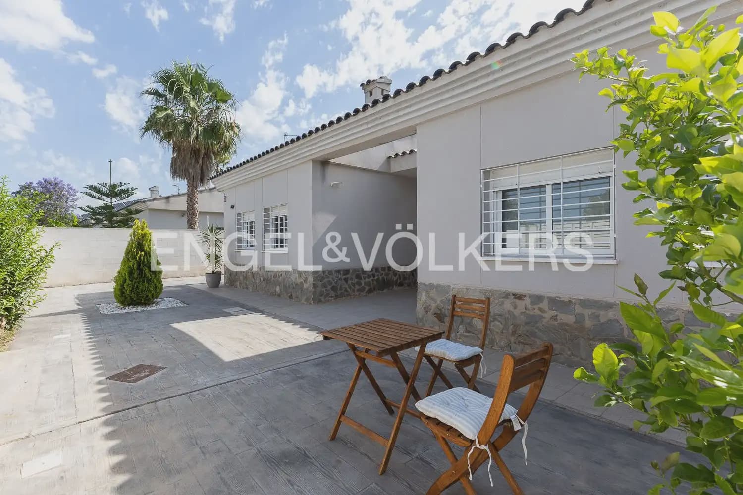 3 bedroom Villa for rent in Olocau with pool garage - € 1,850 (Ref: 9898114)