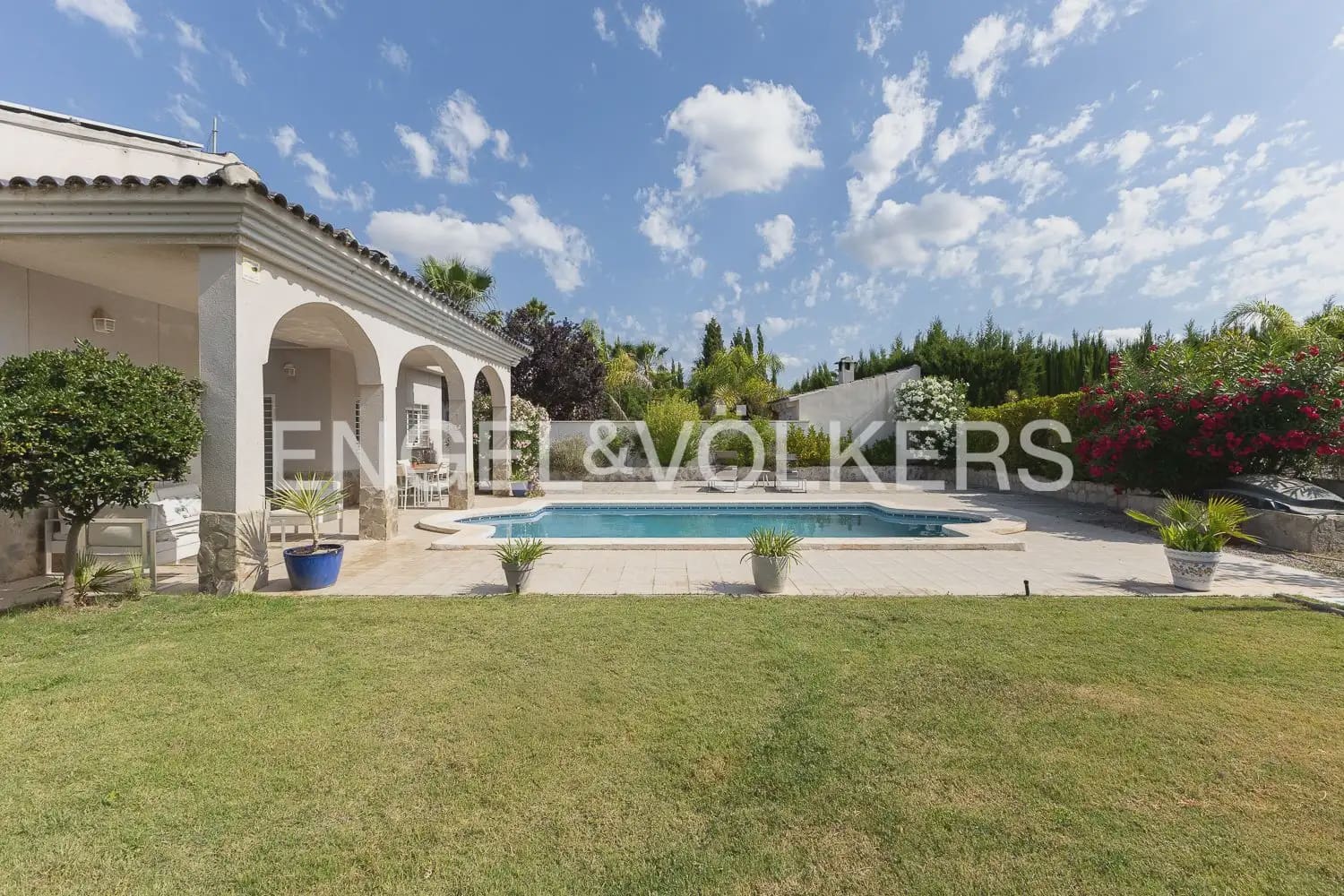 3 bedroom Villa for rent in Olocau with pool garage - € 1,850 (Ref: 9898114)