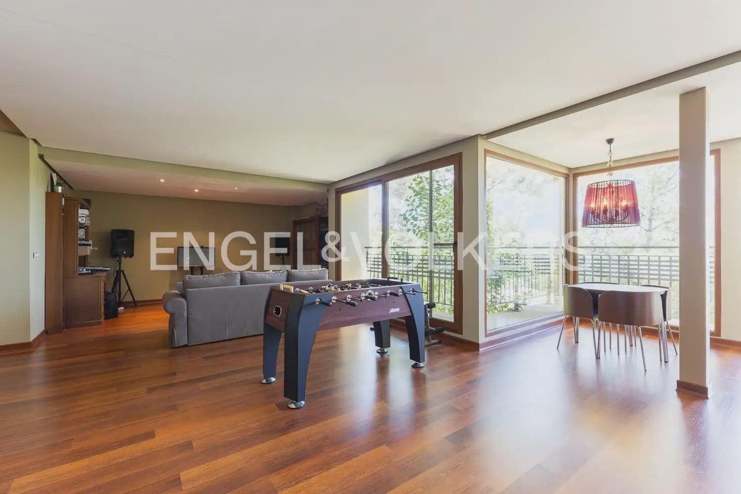 5 soveværelse Villa til salg i Chiva med garage - € 720.000 (Ref: 9898115)